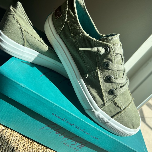 Blowfish khaki green flats - Picture 2 of 7